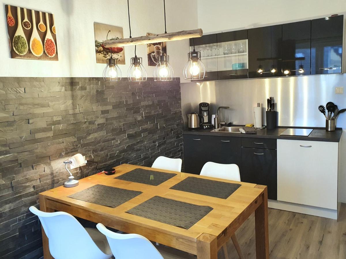Moderne Wohlfuehloase Zentral In Seenaehe - Pillow Menu, 2 Stk 55" Smart Tvs, Netflix, Disneyplus Uvm Wetter  Extérieur photo