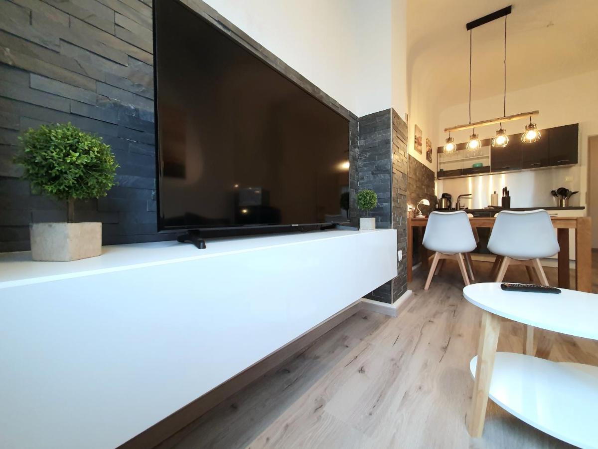 Moderne Wohlfuehloase Zentral In Seenaehe - Pillow Menu, 2 Stk 55" Smart Tvs, Netflix, Disneyplus Uvm Wetter  Extérieur photo